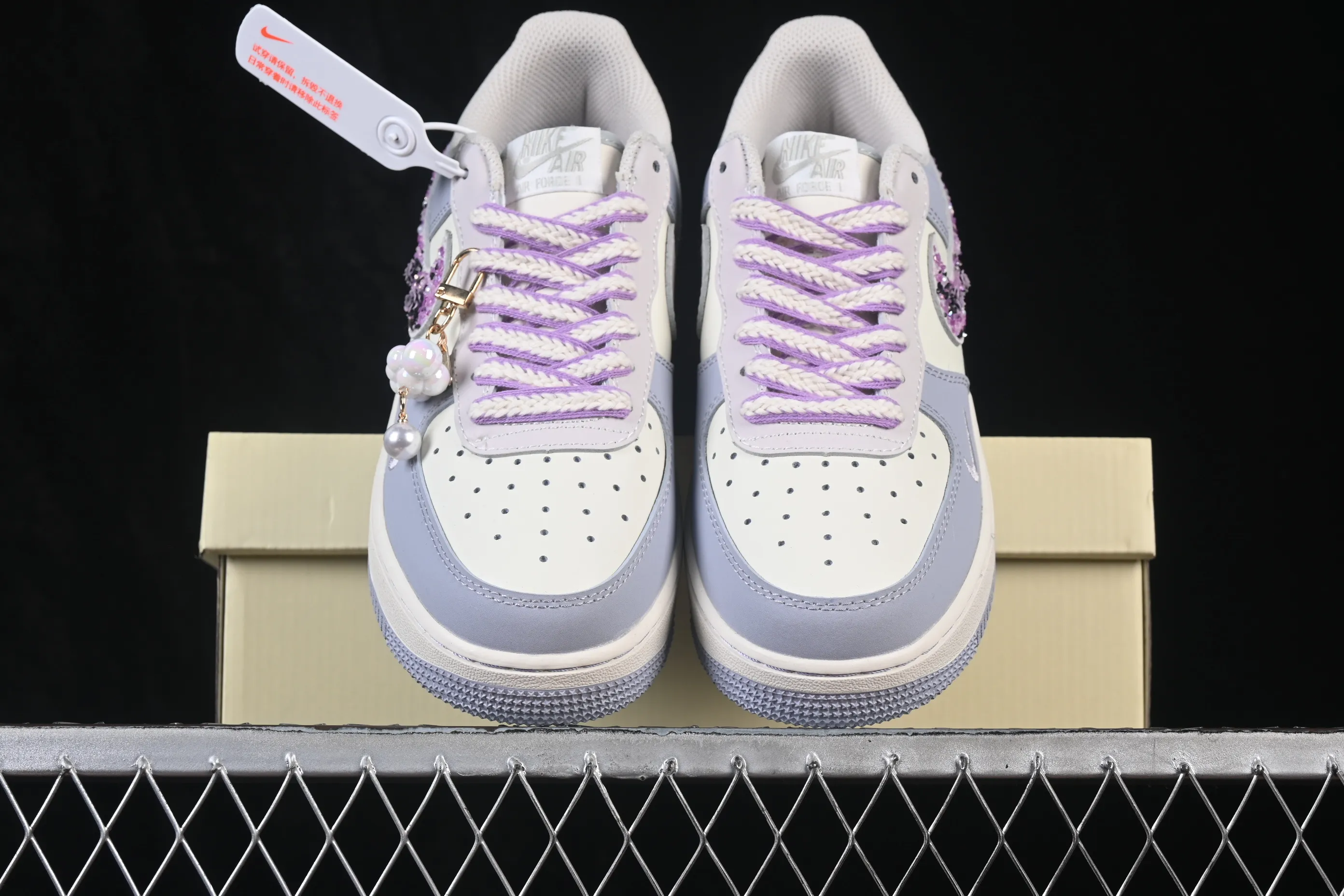 All categories Nk Air Force 1 Air Force series Nk Air Force 1 Low Air Force low-top Nike Air Force 1'07 Low "Rose Glitter" Hand-painted graffiti Rose diamonds Air Force 1 low-top casual sneakers DB3301-212